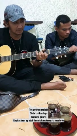 Tes petikan melodi cinta tasikmalaya,bersama mantan personil asahan band,yg lama fakum