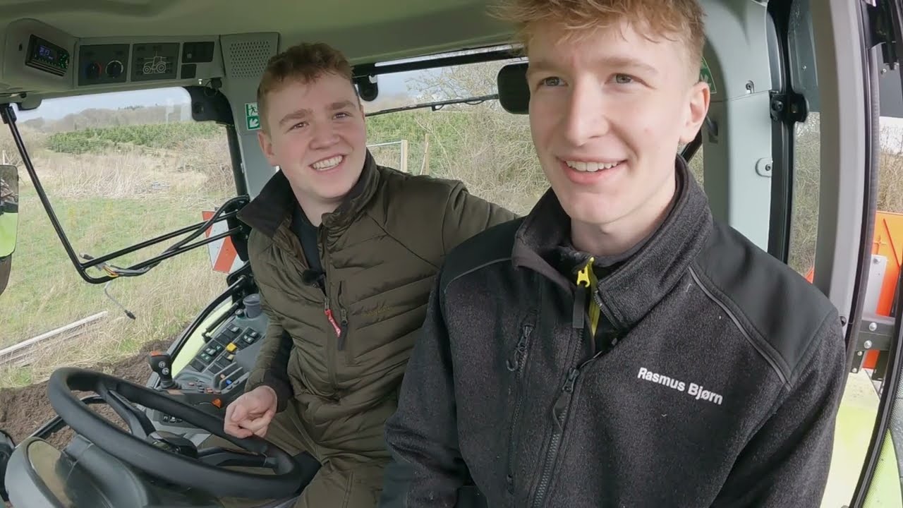 Masser af hestekræfter: Jacob og Rasmus pløjer rundt i nye traktorer