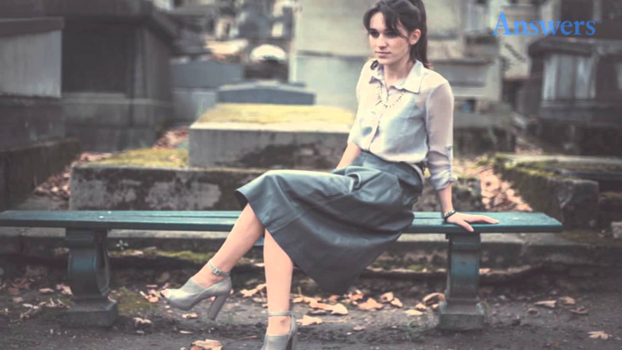 Things Women Secretly Think While Wearing Skirts - Youtube-7965