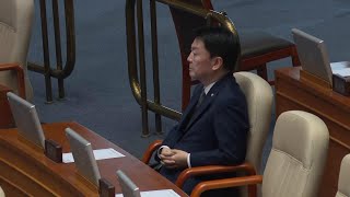 South Koreas parliament begins vote on a motion to impeach Yoon