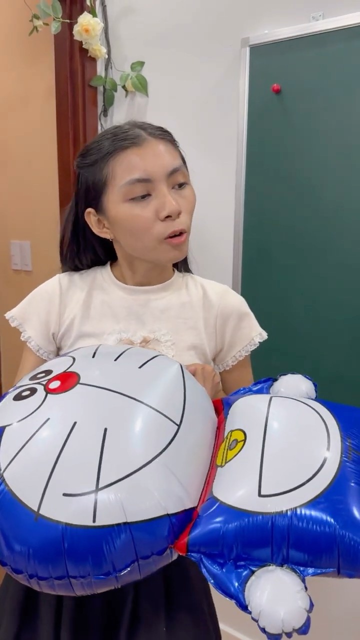 LNF - Chia đều đồ chơi cho 2 chị em || Divide the toy in half #shorts