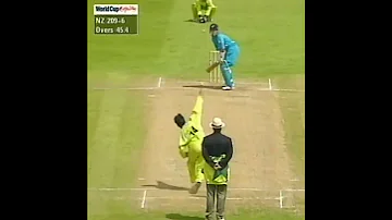 Shoaib Akhtar Fastest Inswing Yorker Vs Adam Parore Amazing Delivery 
