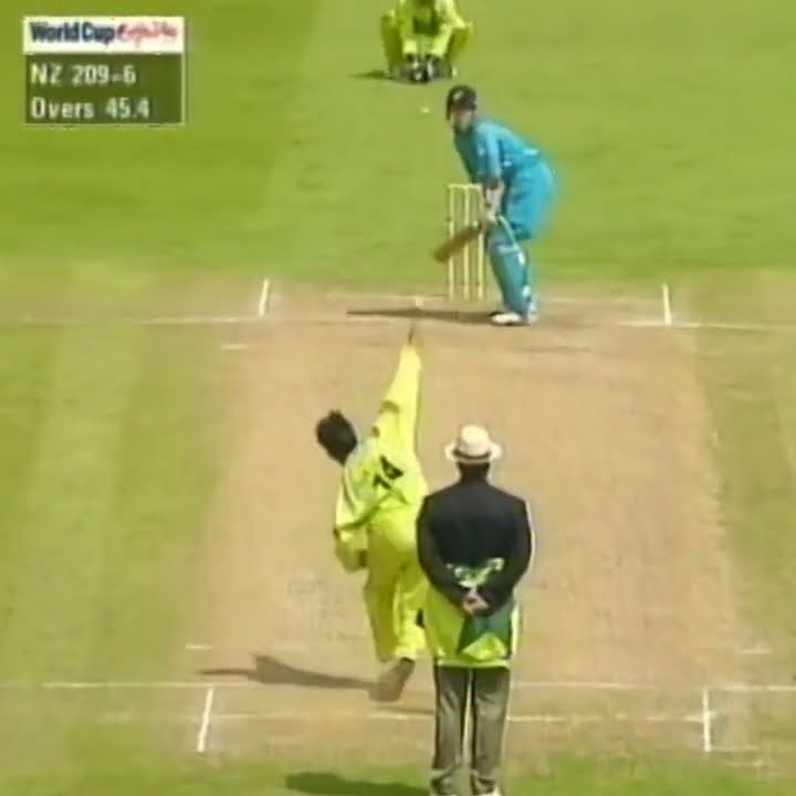 Shoaib Akhtar Fastest Inswing Yorker Vs Adam Parore - Amazing Delivery