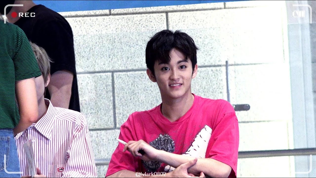 170906 Lotte fansign event Mark