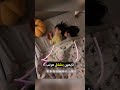 الأم تنام بجانب سرير ابنها بطريقة مميزة