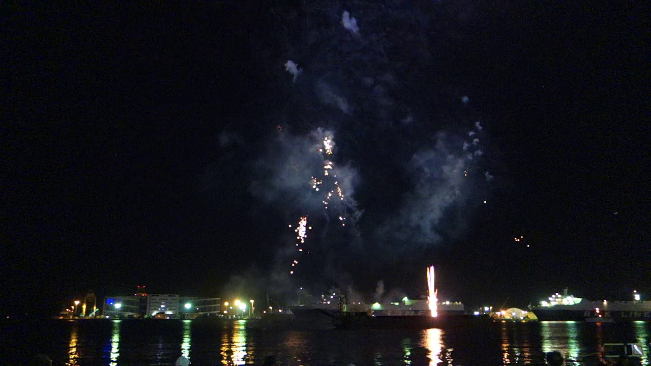 那覇ハーリー19最終日の花火 1 オープニング Youtube