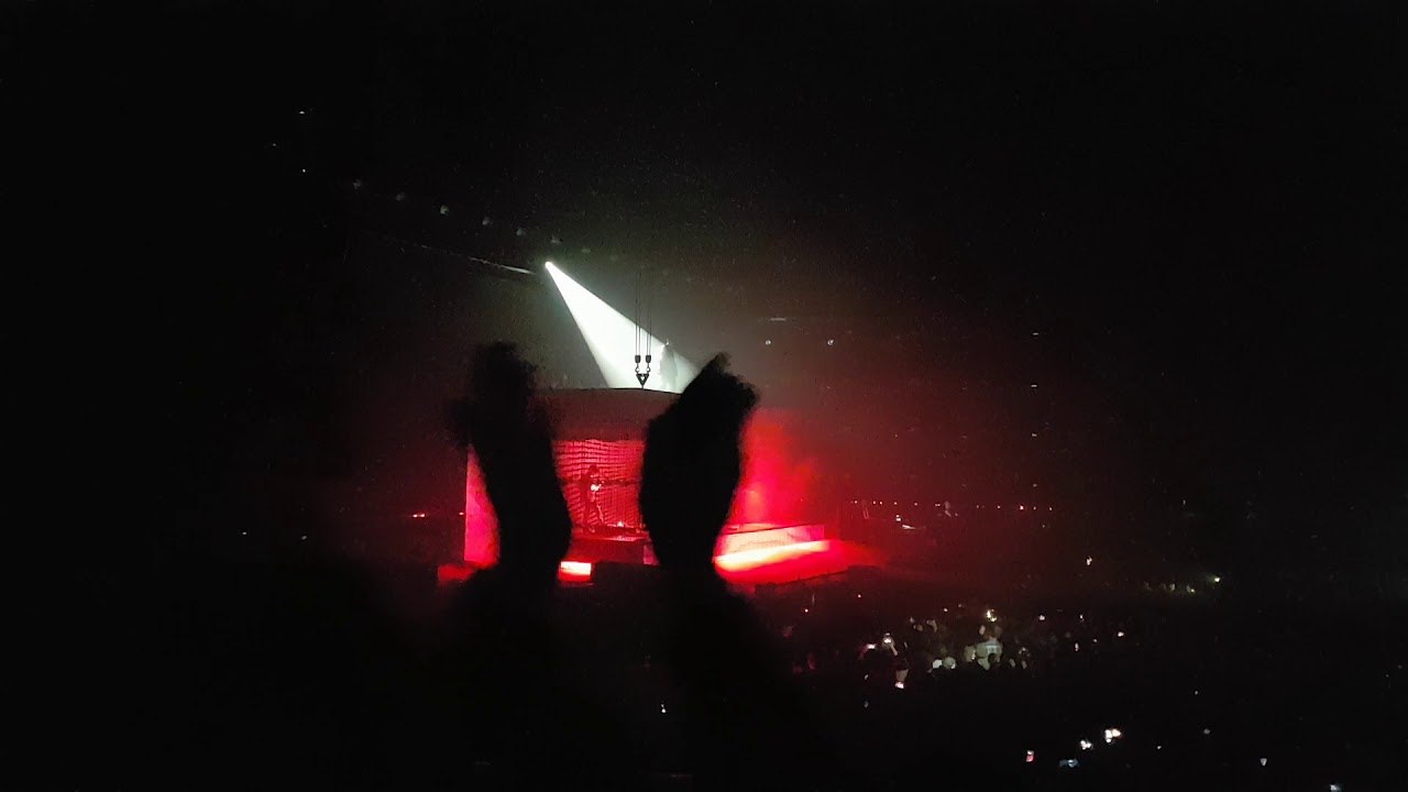 Oscar and the wolf live@sportpaleis 2017 INTR0 HD