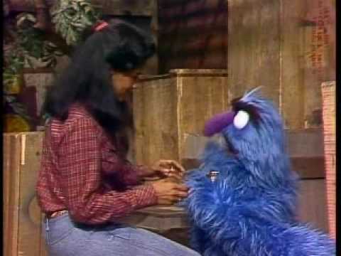 Sesame Street - Herry and Maria brush their hair