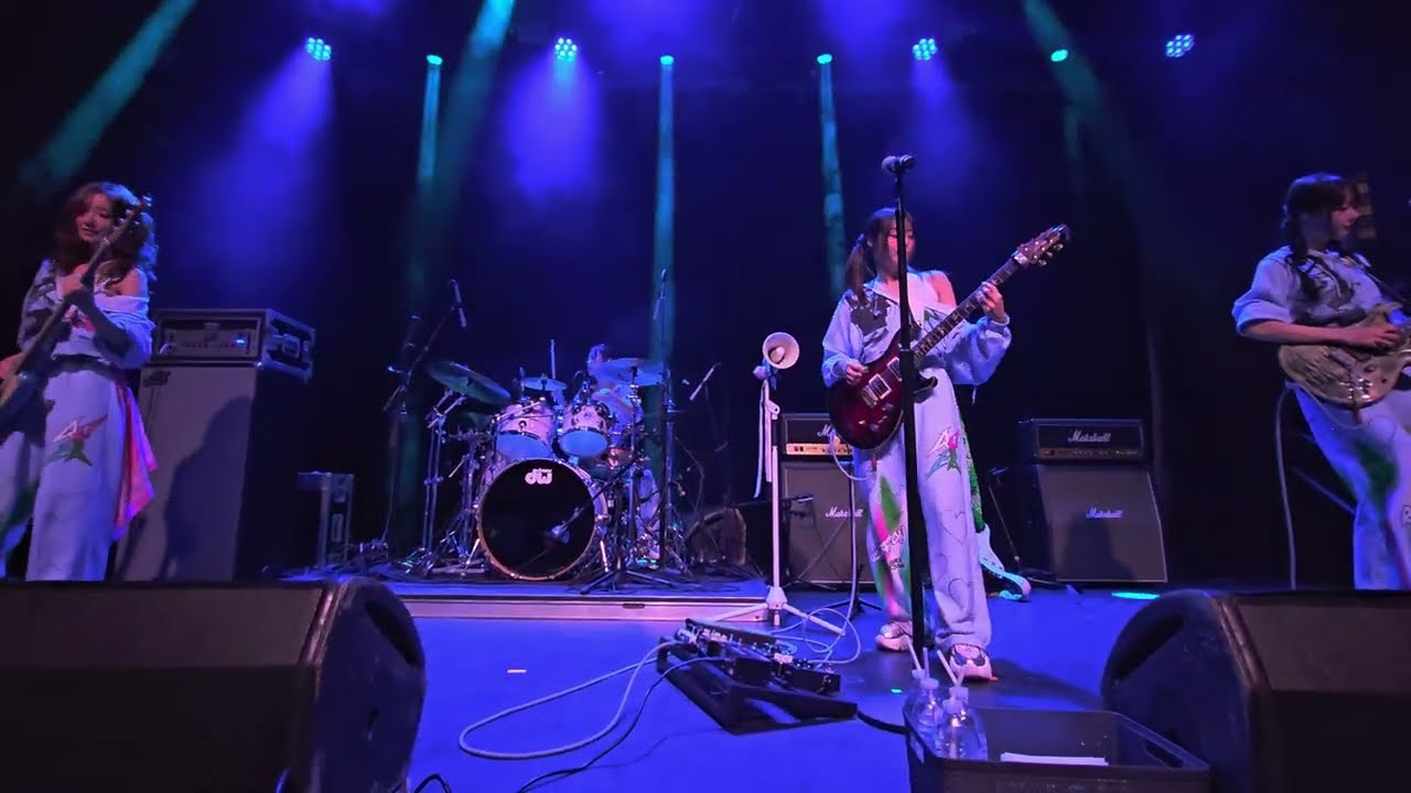 QWER 큐더블유이알 | 1st World Tour Rockation in New York 뉴욕 251031 4k 콘서트 직캠 Part 1/2 