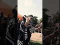 てんしばで高嶺の花子さんを歌うロンフーあつし