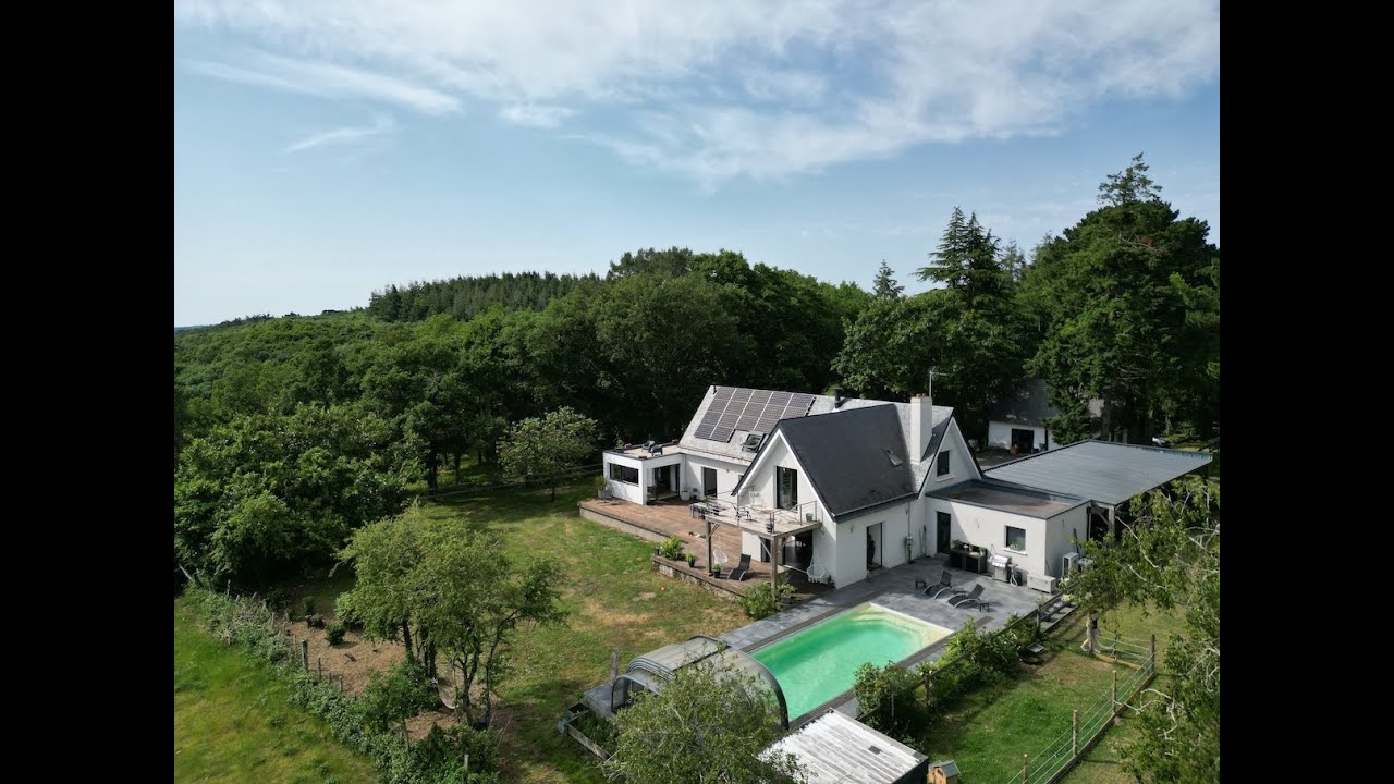 A vendre Savenay : Maison 230m2 avec vue sur Loire / 6,5ha / étang / box à chevaux piscine chauffée