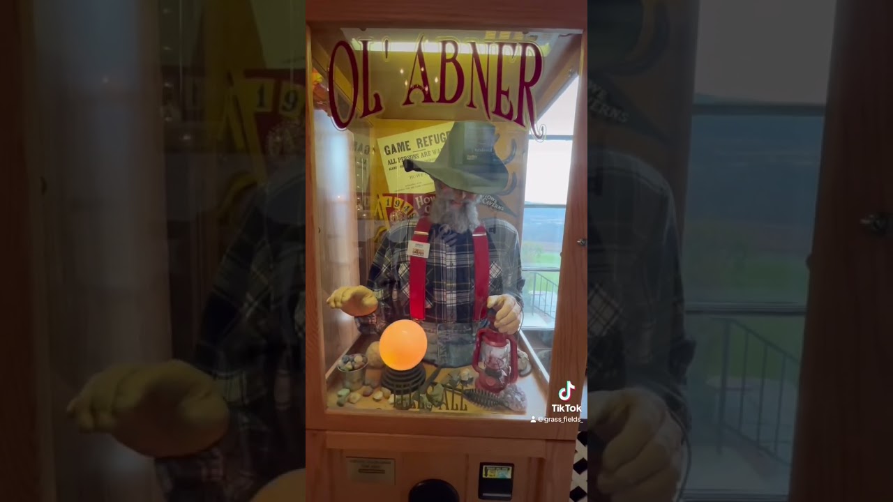 Ol&rsquo; Abner characters unlimited Zoltar fortune teller at Howe Caverns NY
