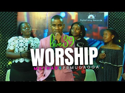 LIVE 39 WORSHIP MOMENT