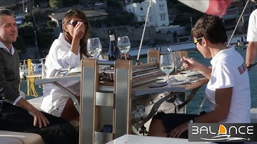 SWING - The self leveling cockpit table