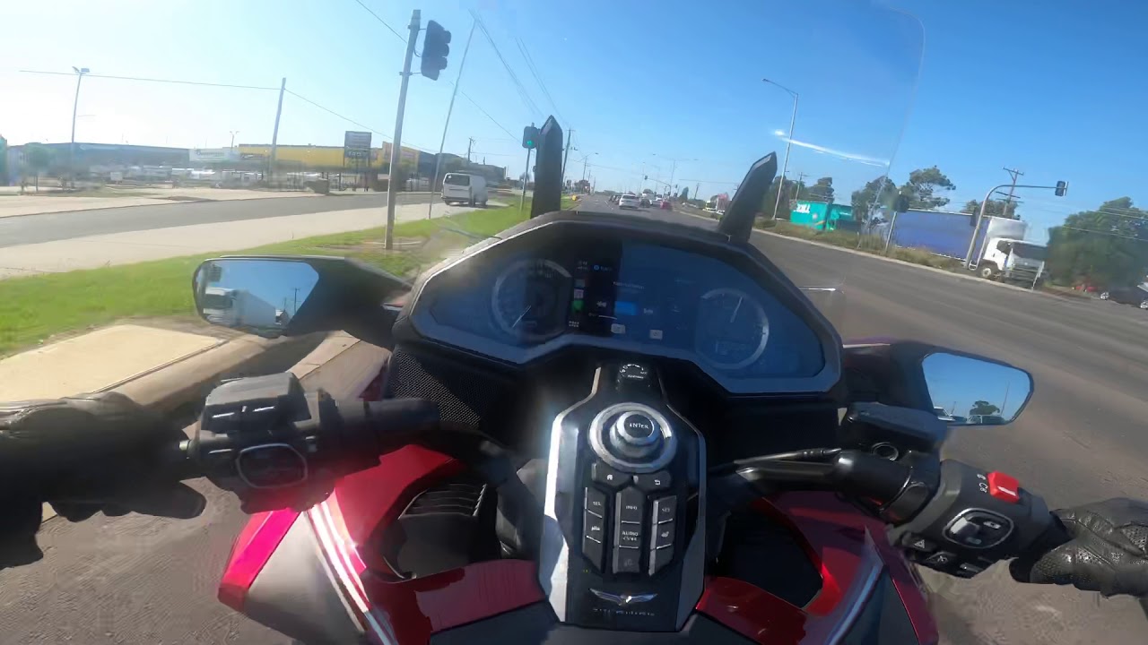 Honda Goldwing - YouTube