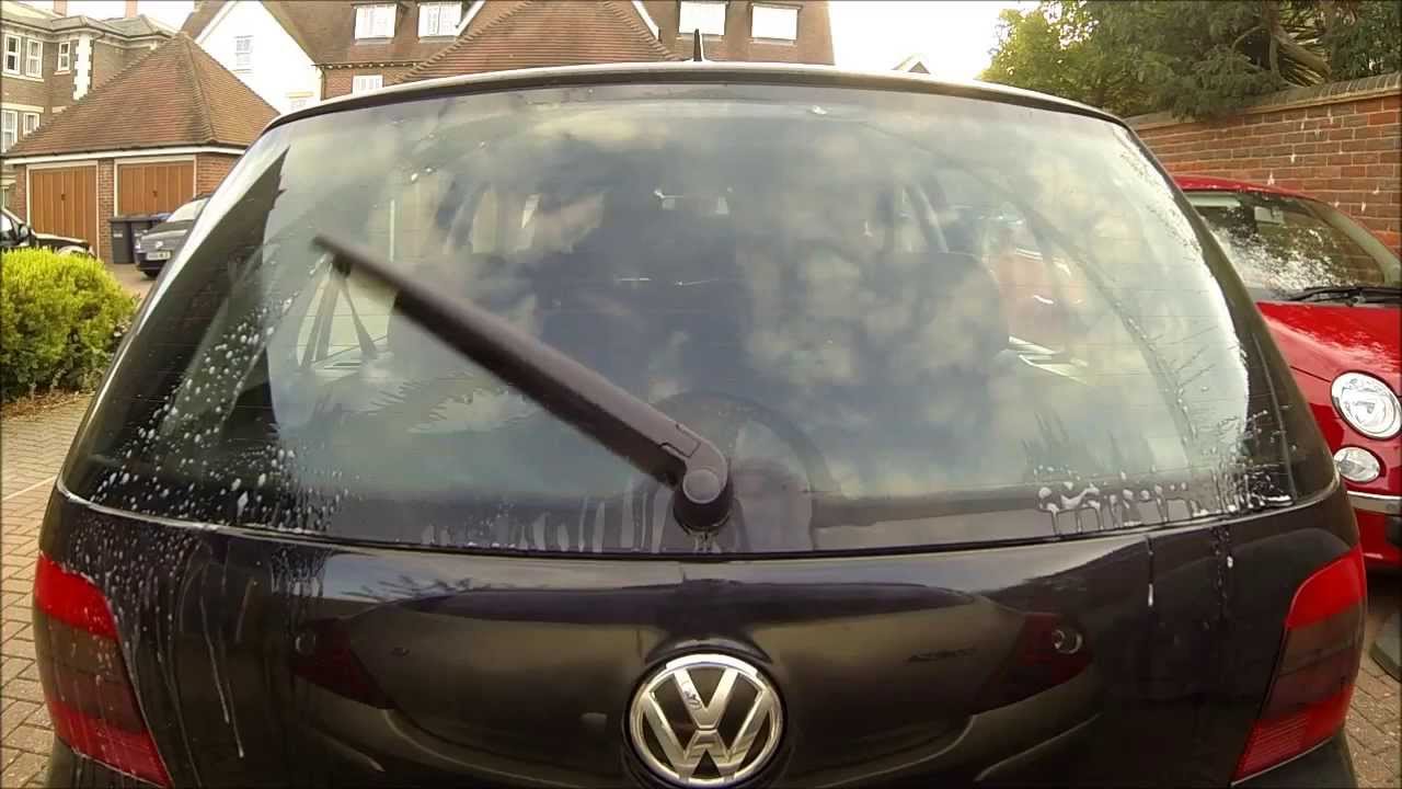 Audi A4 Avant (B7) rear wiper on Mk4 Golf - YouTube