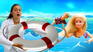 Кукла Барби и Кен на море. Видео для детей про игрушки Кукла Барби и Кен на море. Видео для детей про игрушки