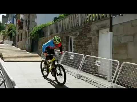 Ciclismo por los aires en Sarria