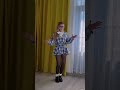 У меня заела эта песня..