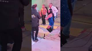 y moviendo la cadera moviendo la cintura con el estilo imparable de Armando Quiroz esssooooo