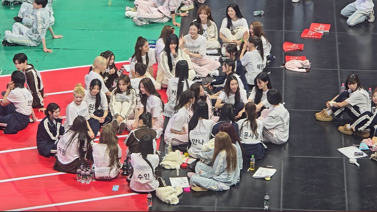 아육대에 모인 예쁜애 옆에 예쁜애.....걸그룹 단체 친목. 하츠투하츠 키키 미야오 이즈나 아일릿 피프티피프티 아이돌스타선수권대회 /25.08.25/