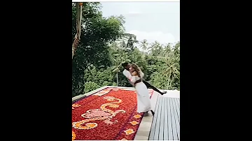 ببقا هموت واشوفها وقد اي بيوحشني خوفها 