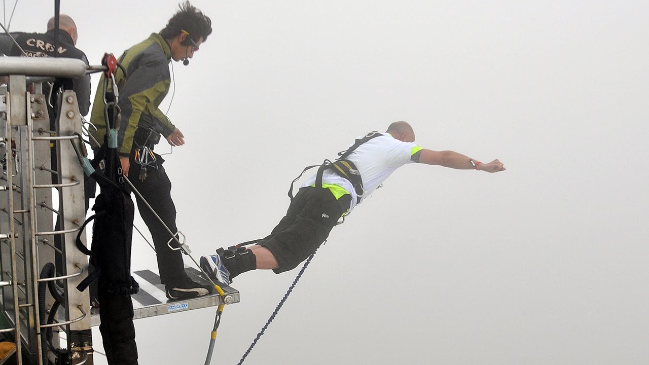 Ians 764 feet Bungy Jump - Macau Sky Tower - Macau