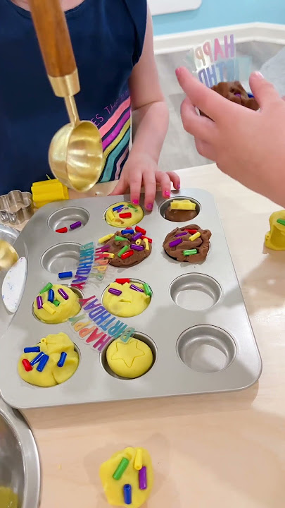 Birthday Cupcakes at the Preschool Play Dough Kitchen