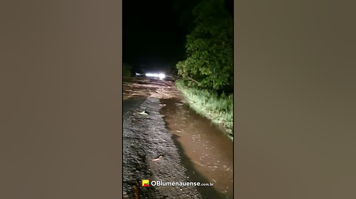 Vídeo: rio transborda com temporal e invade pista de rodovia no Alto Vale do Itajaí.