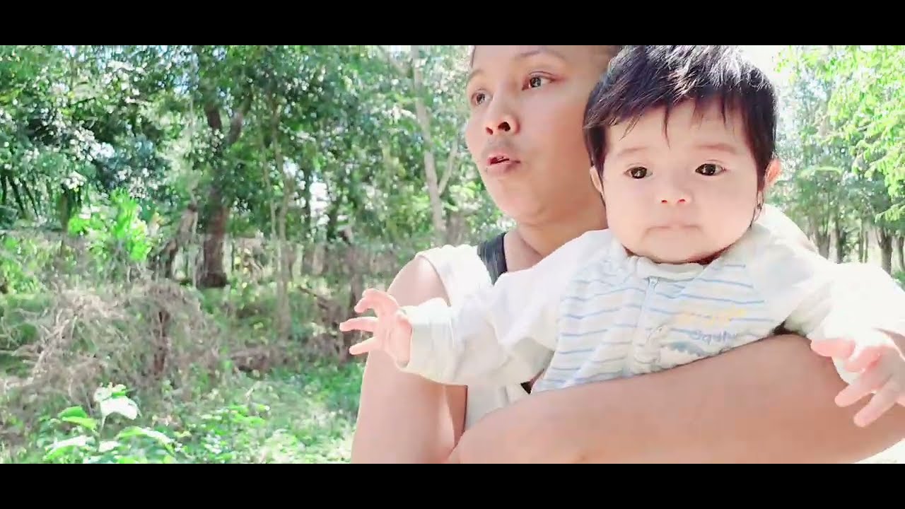 Мы уехали из дома и оказались здесь, понимаете.