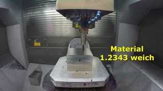 Bohren  auf High Speed Eagle V9 Fräsmaschine