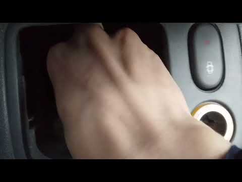 Vidéo : où se trouve la prise de diagnostic sur la Renault Clio 2?