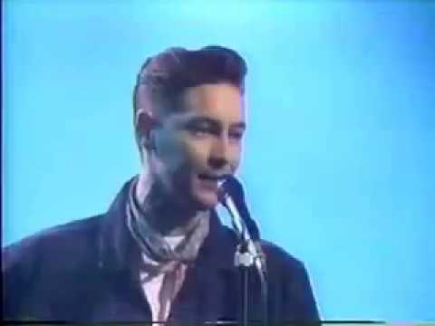 AZTEC CAMERA (Live w / lyrics) - Somewhere In My Heart