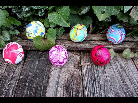 DIY: Water Marbled Eggs