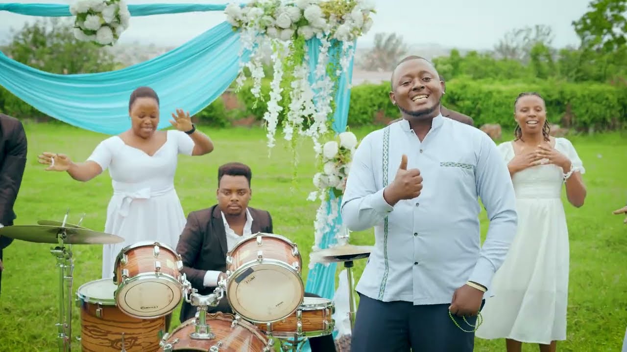 Ndi umwana wa Yezu na Mariya by Claude Nkurikiyinka