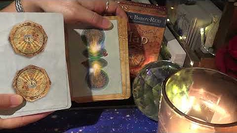 The Enchanted Map Oracle Cards | Comparison of Borderless & Border Versions