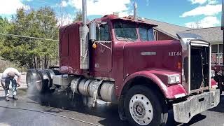 1985 Freightliner FLC “Franny” First wash in decades?