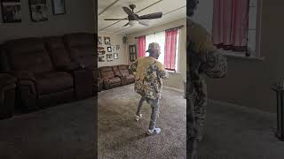 every family got ah drunk uncle who wanna dance battle😂