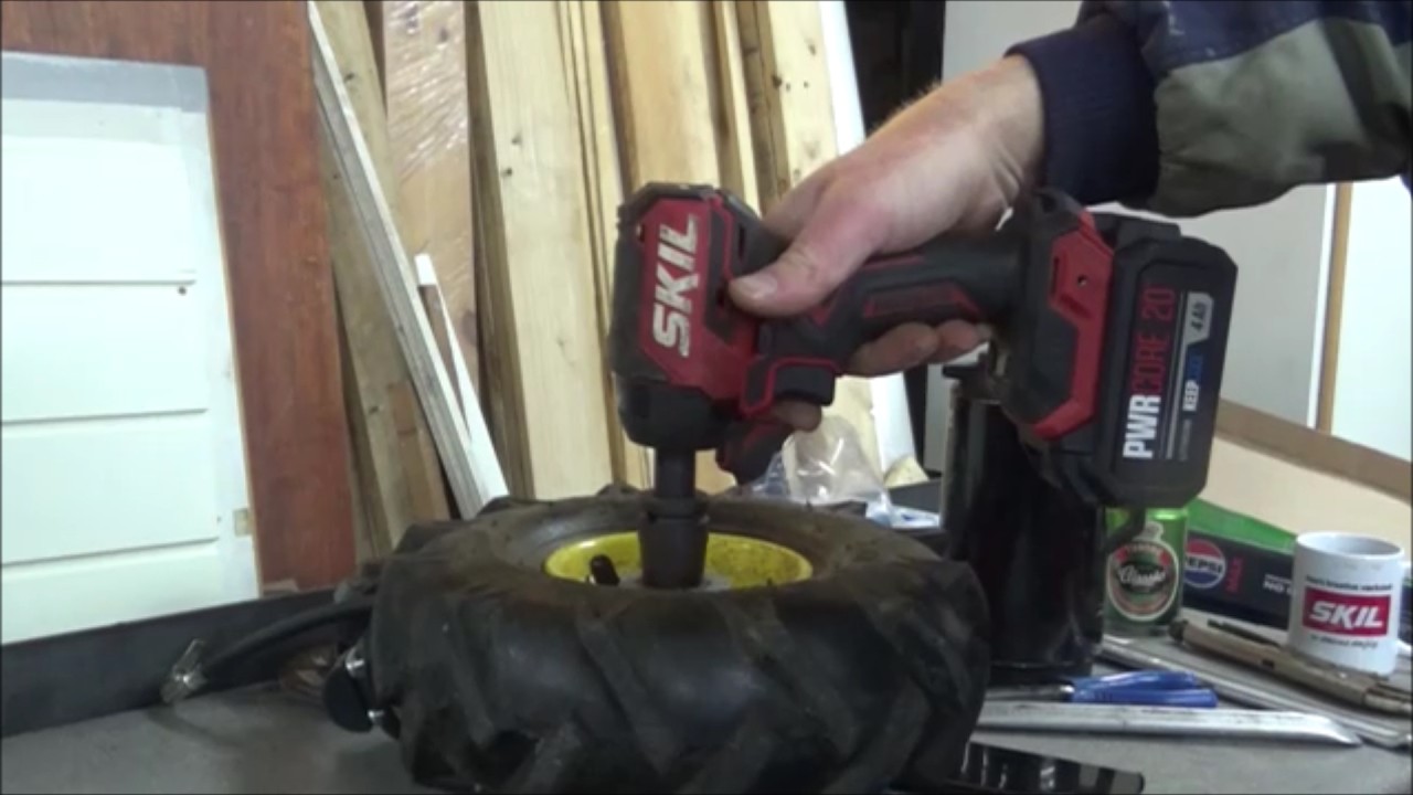 Udskiftning af slange i hjul til TEXAS fejemaskine