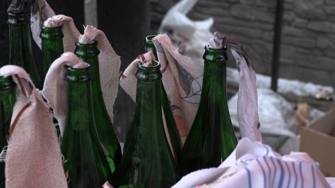 Cervejaria ucraniana passa a fabricar coquetéis molotov | AFP