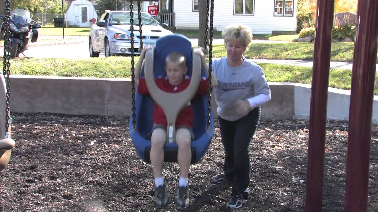 Molded Bucket Seat (5-12 yrs) w/Harness and w/Chains - Freestanding Play - Landscape Structures