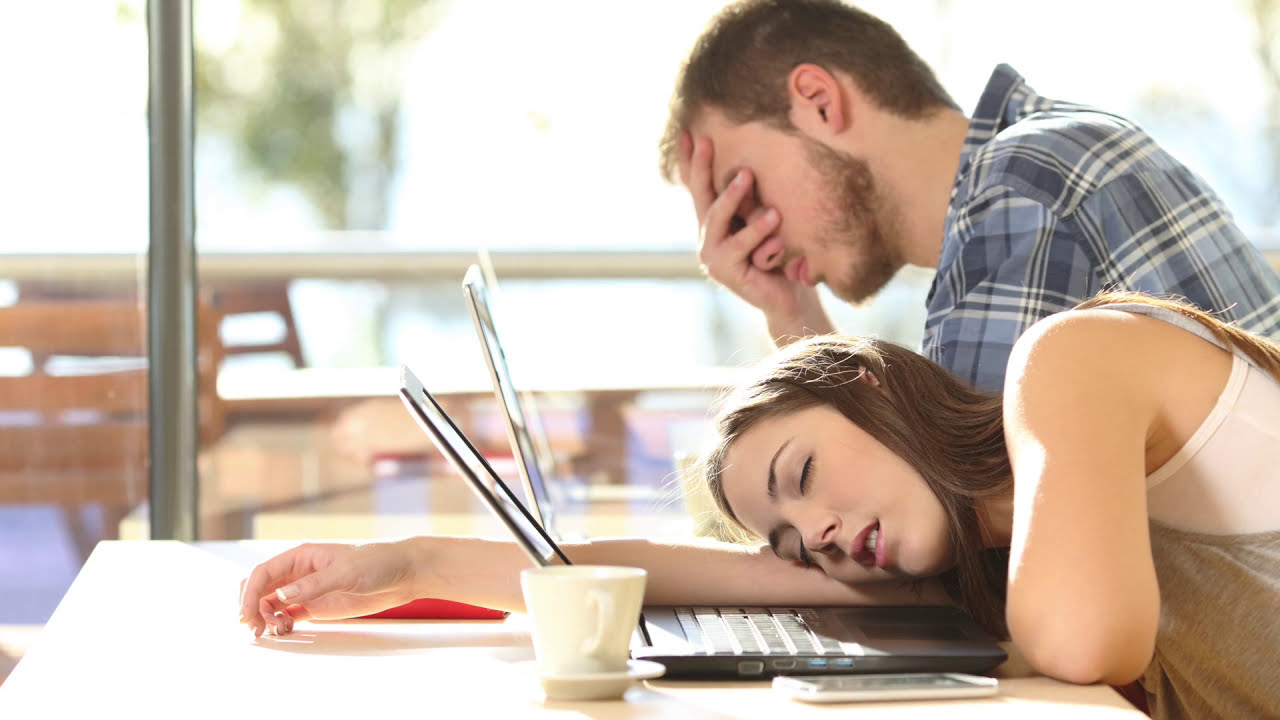 La importancia del dormir en los adolescentes.