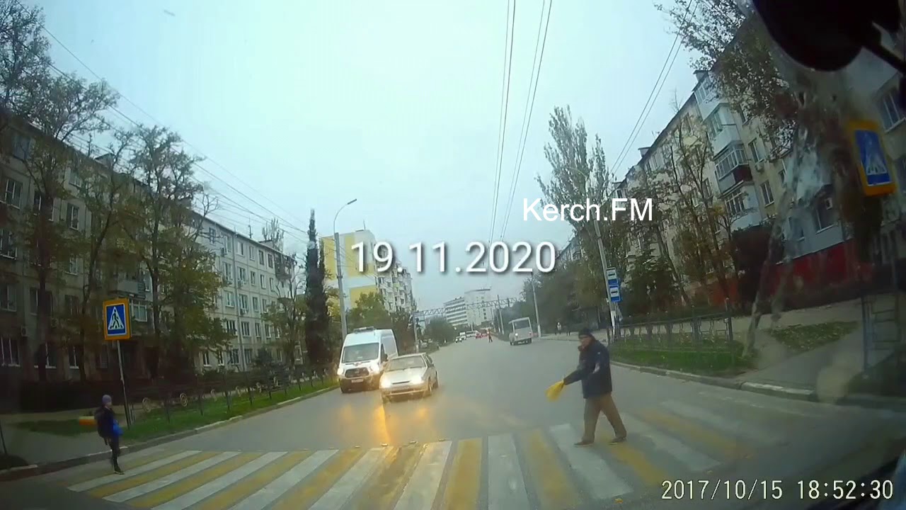 Чуть не сбила машина Чуть не сбила машина