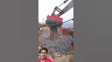 Use magnetic suckers to load the waste steel #amegingvideo #viralvideo #viralshorts #viral