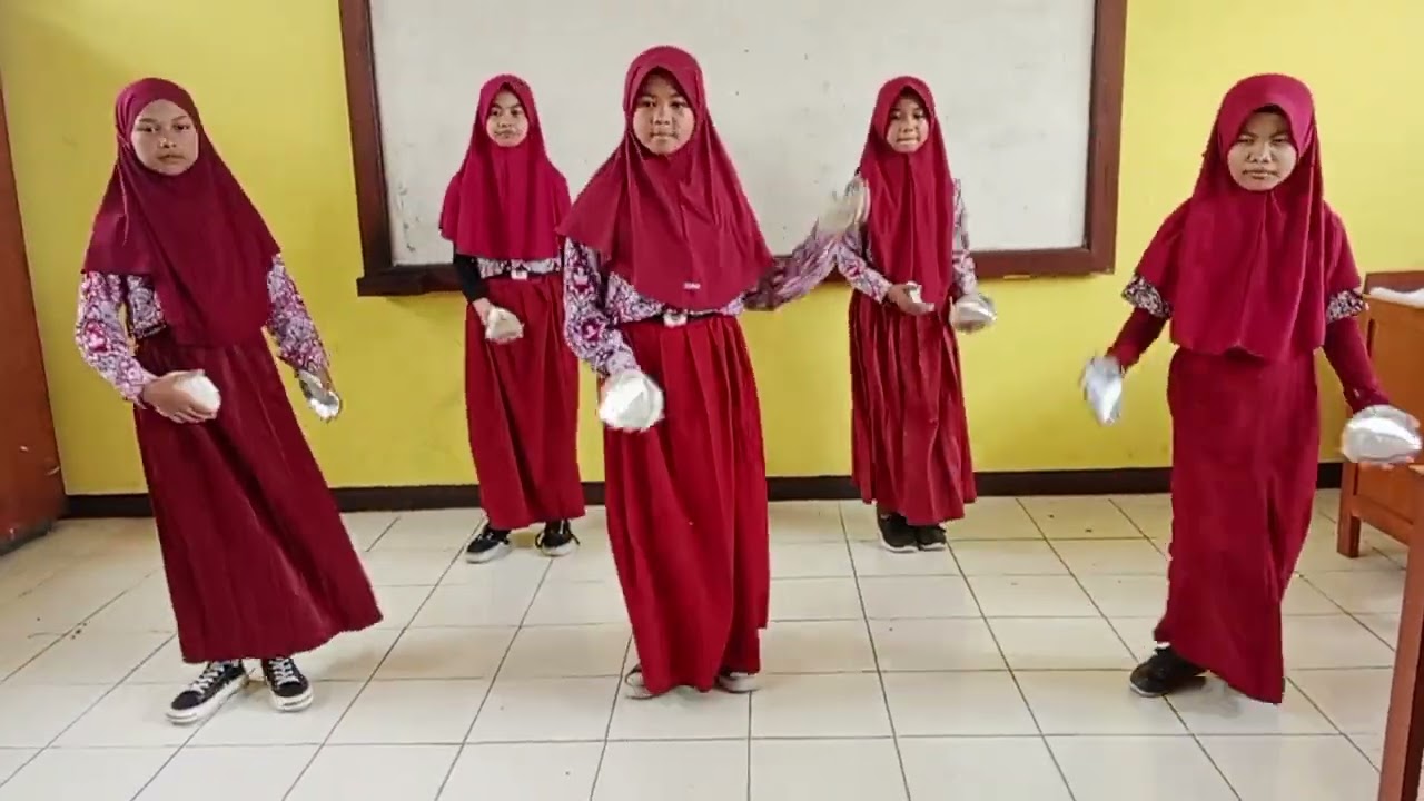 Kreasi Tari Piring SDN Margahayu 06.