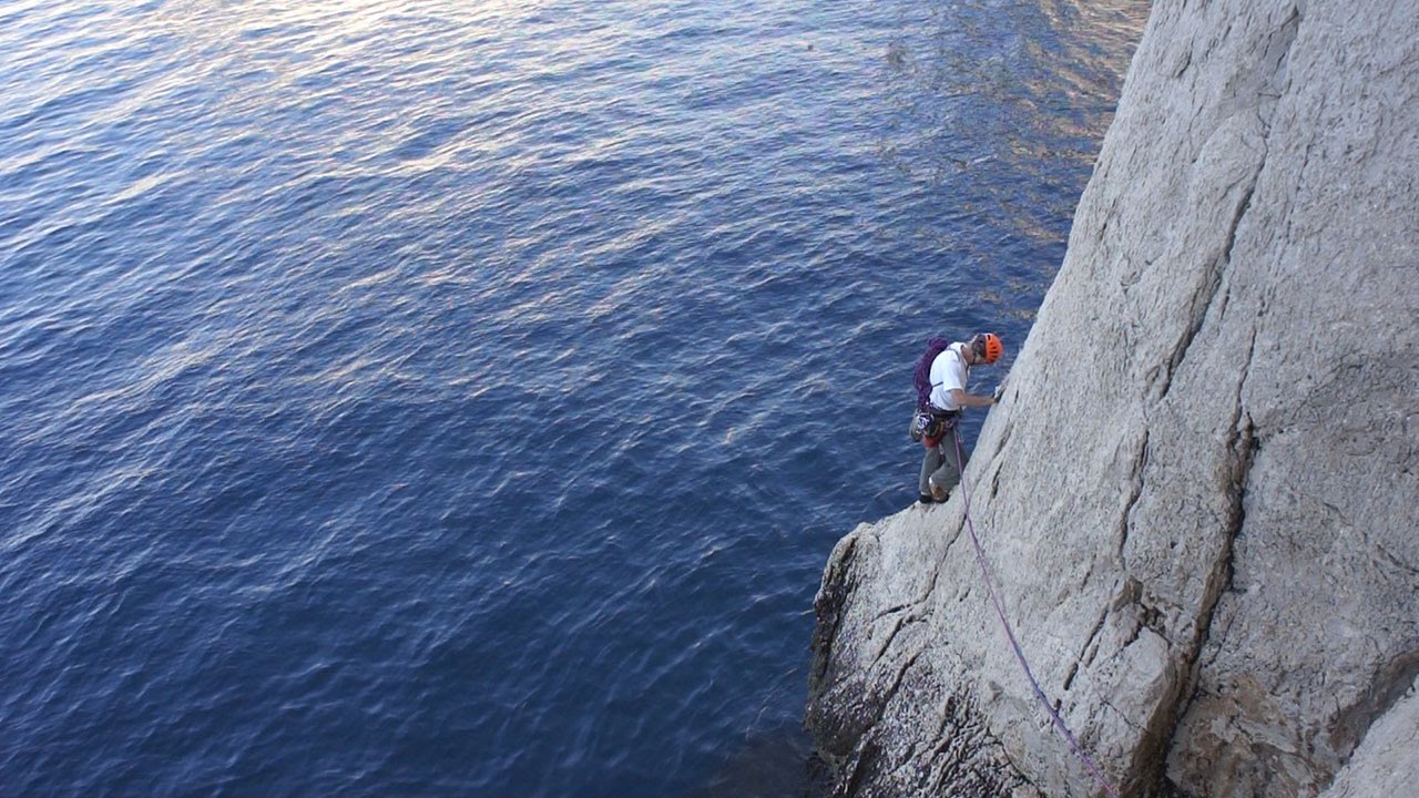 Traversée de la Ramond et Au Fil de l'Eau escalade dans les Calanques Marseille Castelvieil
