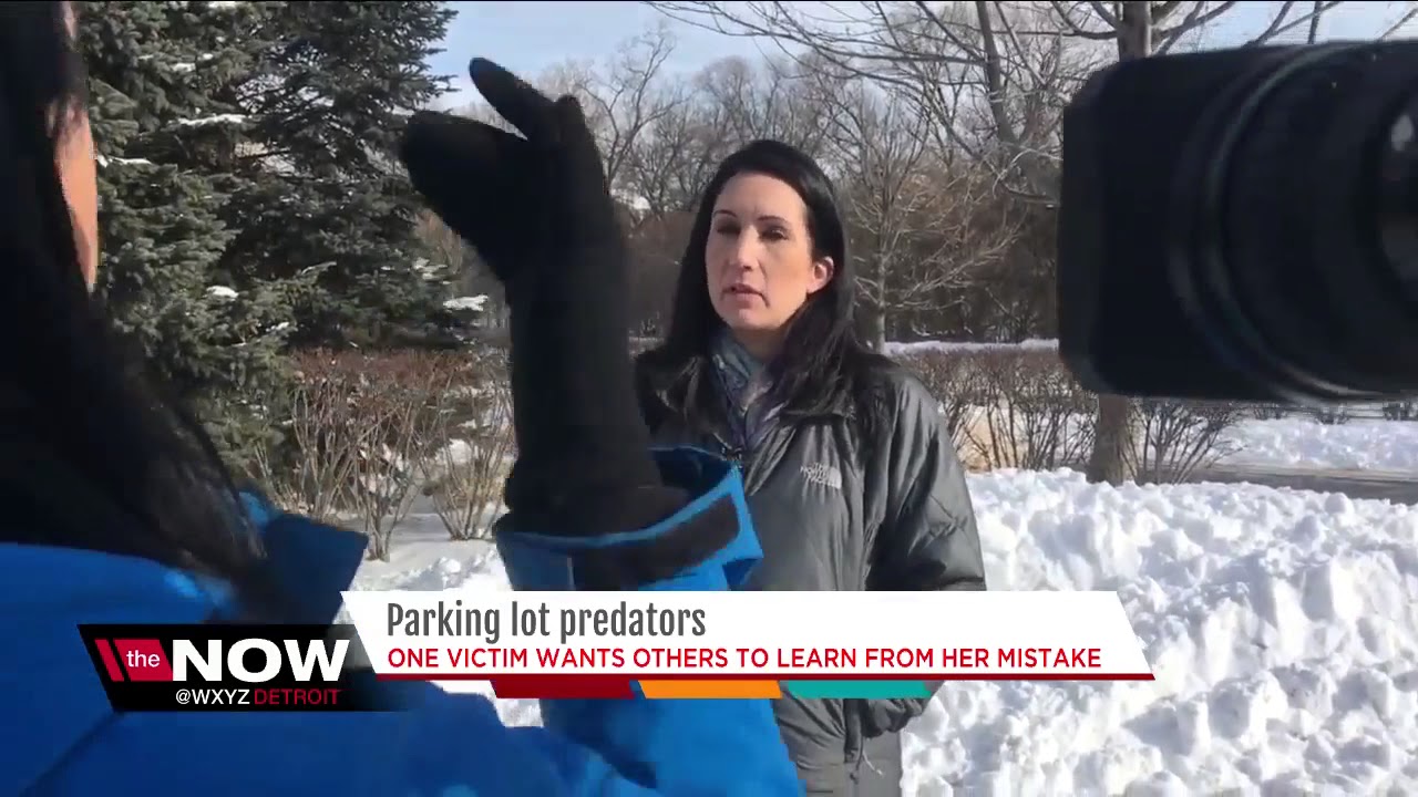 Woman warns of parking lot predators after her purse was stolen - YouTube