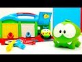 Spiel mit Om Nom Toys. Videos für Kleinkinder.