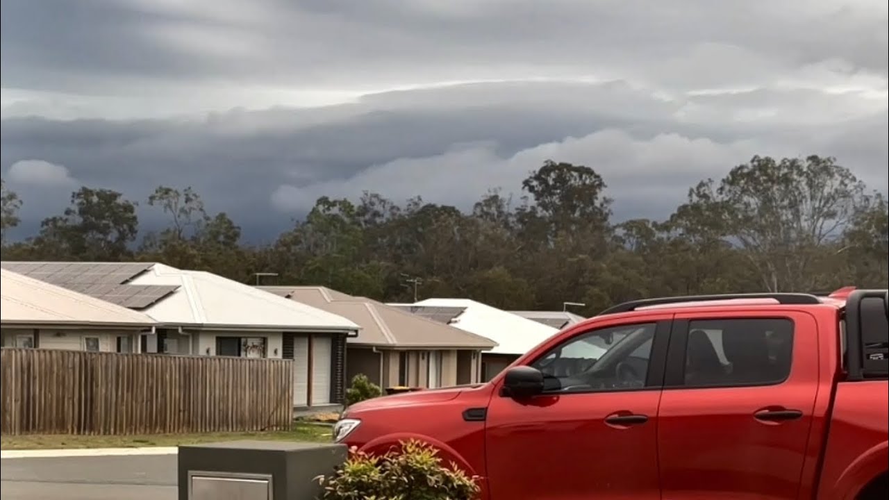 Shelf cloud - Timelapse - YouTube