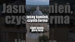 Jasny kamień, czysta forma 🏛️ / Light stone, pure form